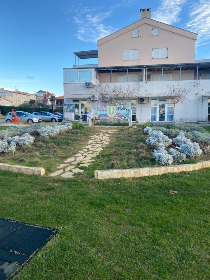 Apartment Privlaka Direkt Am Strand Mit Klima Und Neuem Badezimmer Haustiere Sind Willkommen 外观 照片